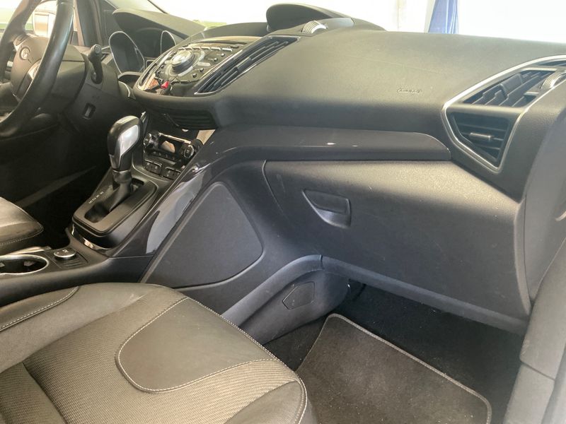 Ford Kuga 2.0 TDCi Individual 2014 – снимка 23