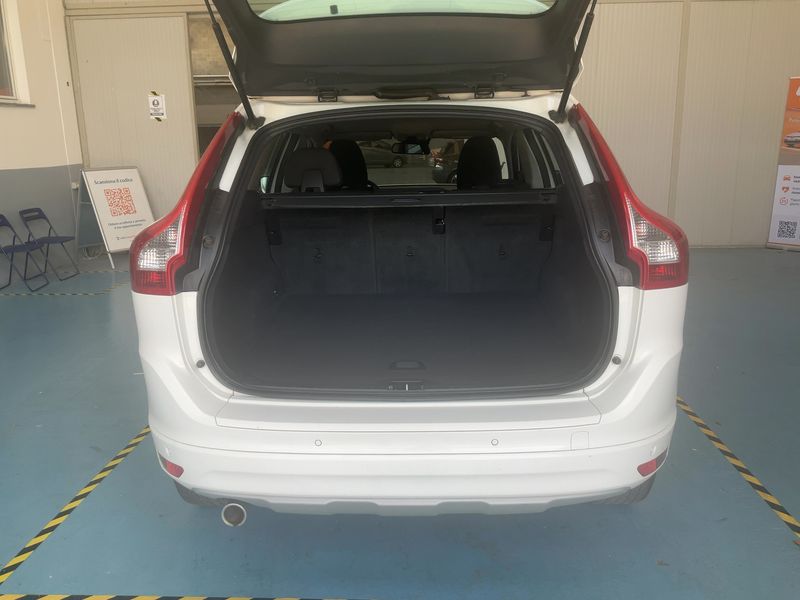 Volvo XC60 2.0 D3 Kinetic 2WD 2015 – снимка 16