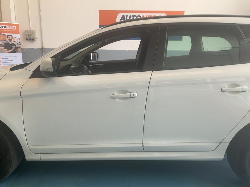 Volvo XC60 2.0 D3 Kinetic 2WD 2015 – снимка 4