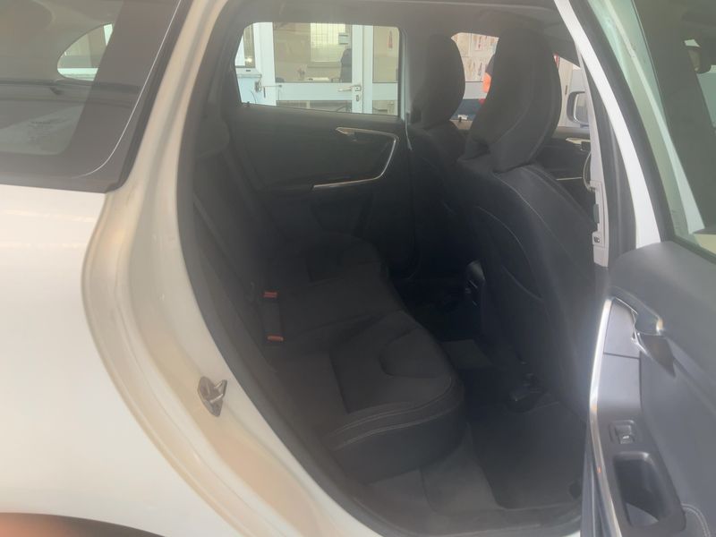 Volvo XC60 2.0 D3 Kinetic 2WD 2015 – снимка 20