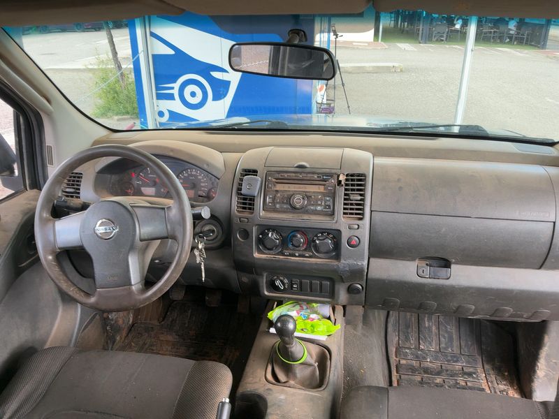 Nissan Navara Pick-up 2.5 dCi Double Cab XE 4x4 2007 – снимка 17