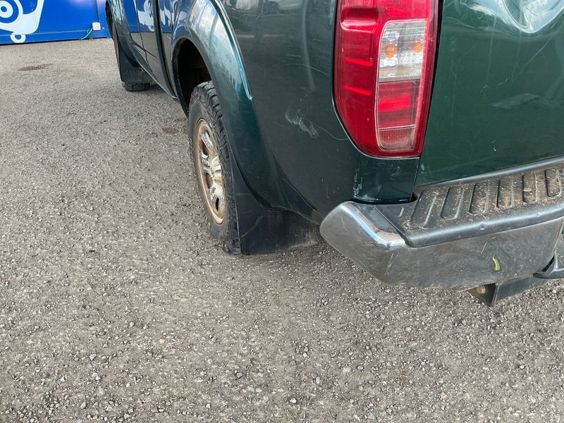 Nissan Navara Pick-up 2.5 dCi Double Cab XE 4x4 2007 – снимка 39
