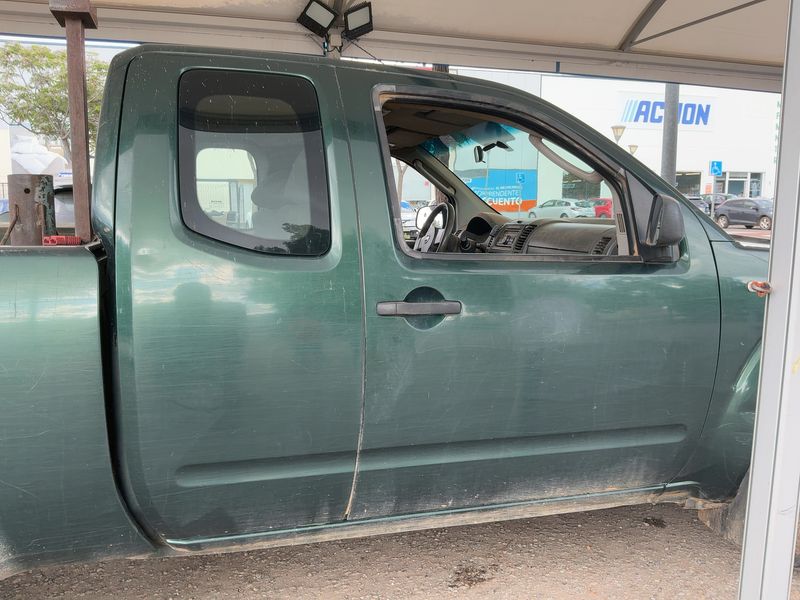 Nissan Navara Pick-up 2.5 dCi Double Cab XE 4x4 2007 – снимка 10
