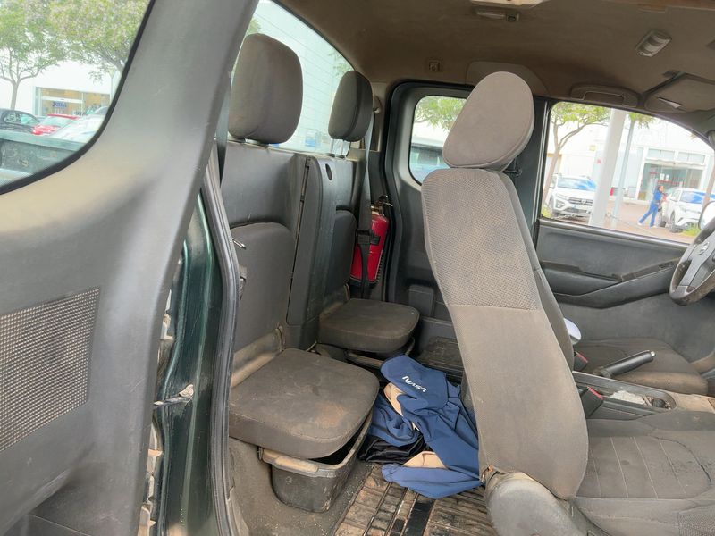 Nissan Navara Pick-up 2.5 dCi Double Cab XE 4x4 2007 – снимка 19
