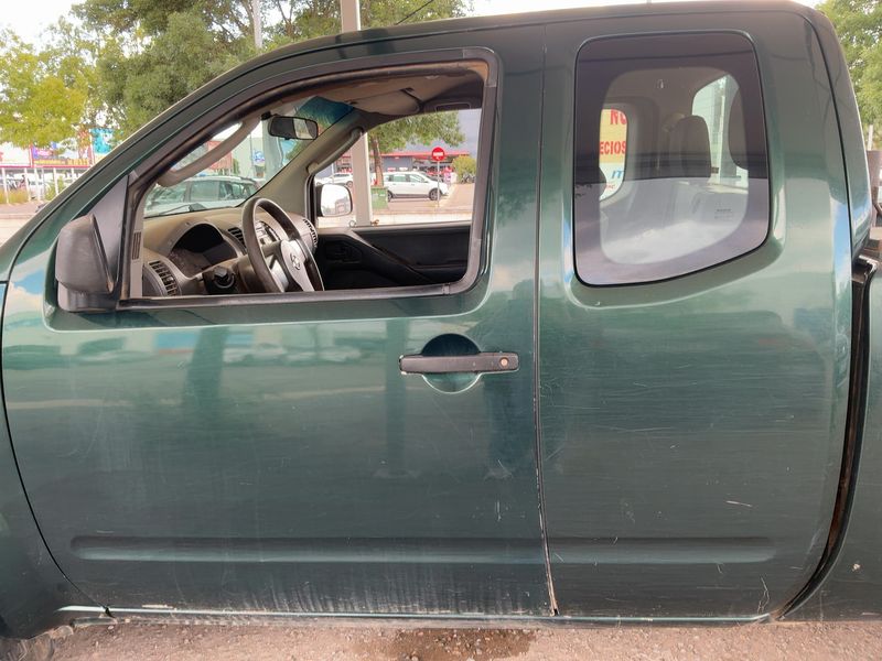 Nissan Navara Pick-up 2.5 dCi Double Cab XE 4x4 2007 – снимка 4