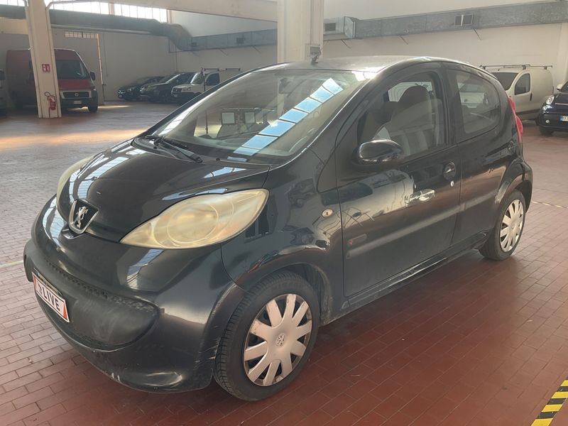 Peugeot 107 1.0 Plasir 2006 – снимка 1