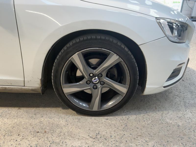 Volvo V60 2.0 D3 R-Design 2016 – снимка 11