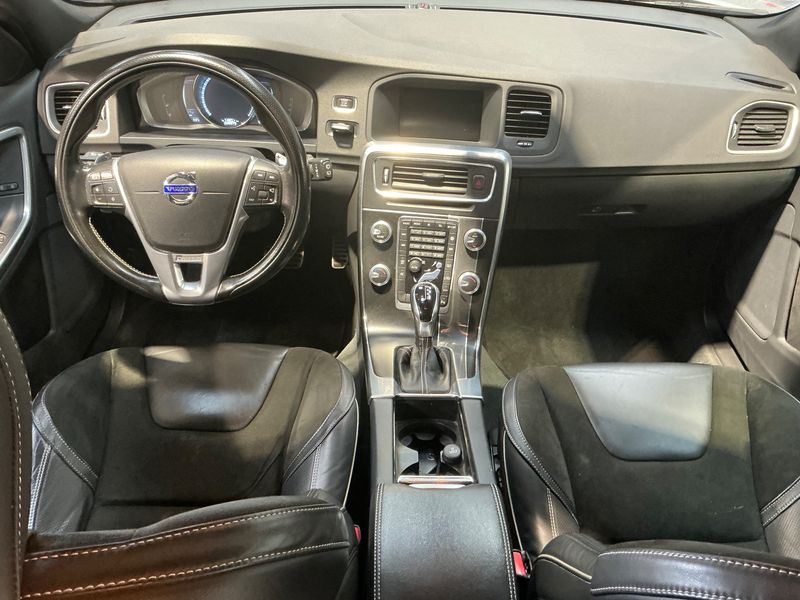 Volvo V60 2.0 D3 R-Design 2016 – снимка 17