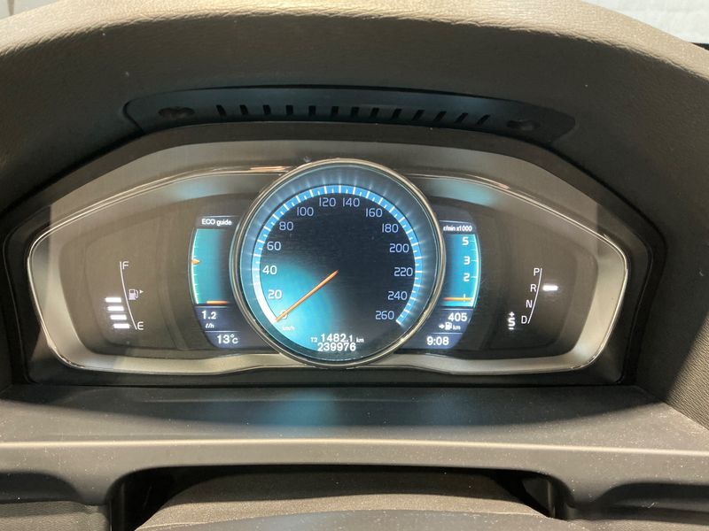 Volvo V60 2.0 D3 R-Design 2016 – снимка 18