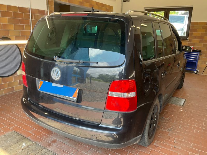 Volkswagen Touran 1.6 FSI Highline 2004 – снимка 2