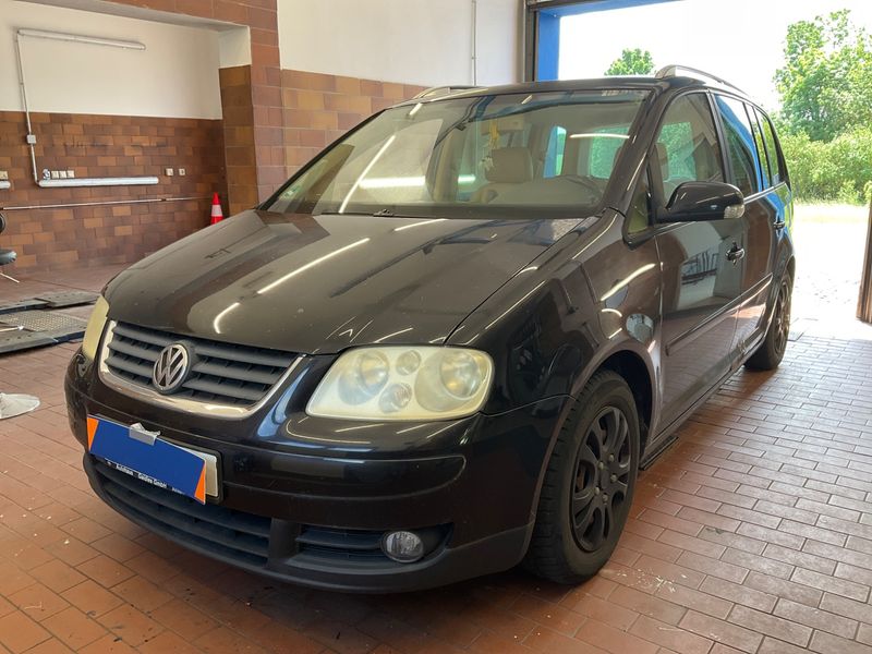 Volkswagen Touran 1.6 FSI Highline 2004 – снимка 1