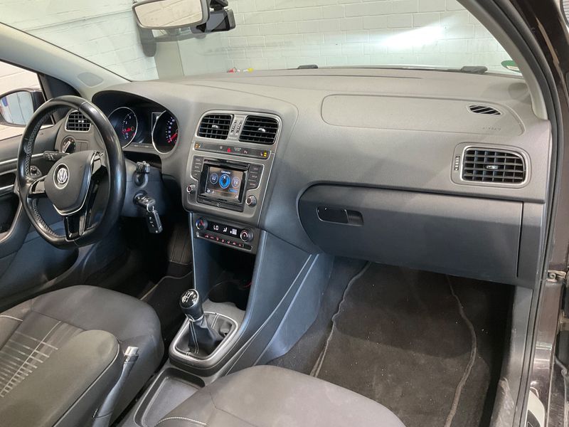 Volkswagen Polo 1.0 Lounge 2015 – снимка 17