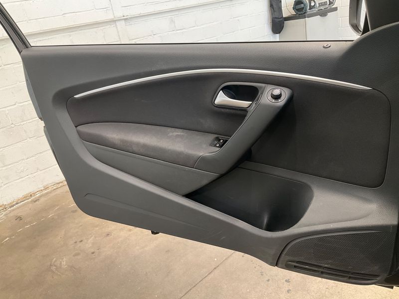 Volkswagen Polo 1.0 Lounge 2015 – снимка 29