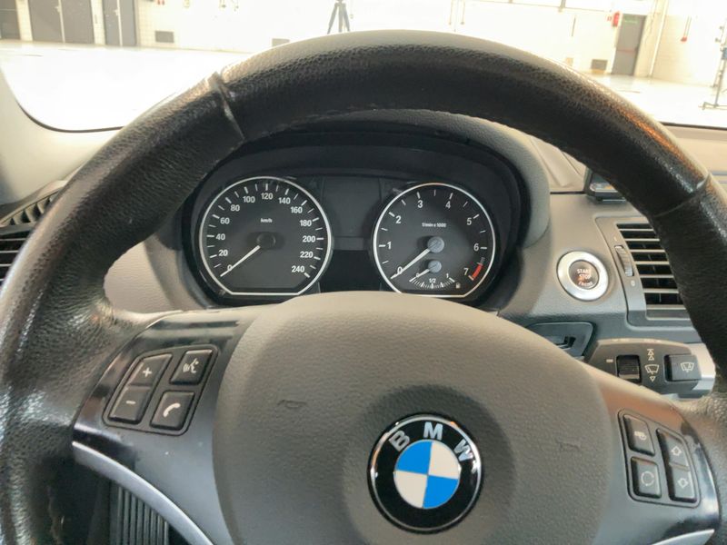 BMW 1er 118i 2009 – снимка 18