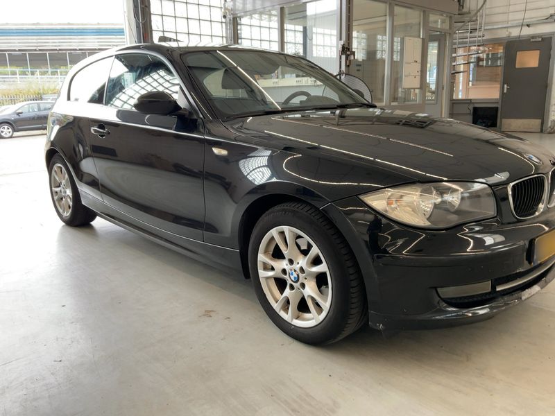 BMW 1er 118i 2009 – снимка 12