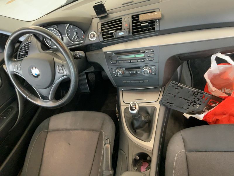 BMW 1er 118i 2009 – снимка 17