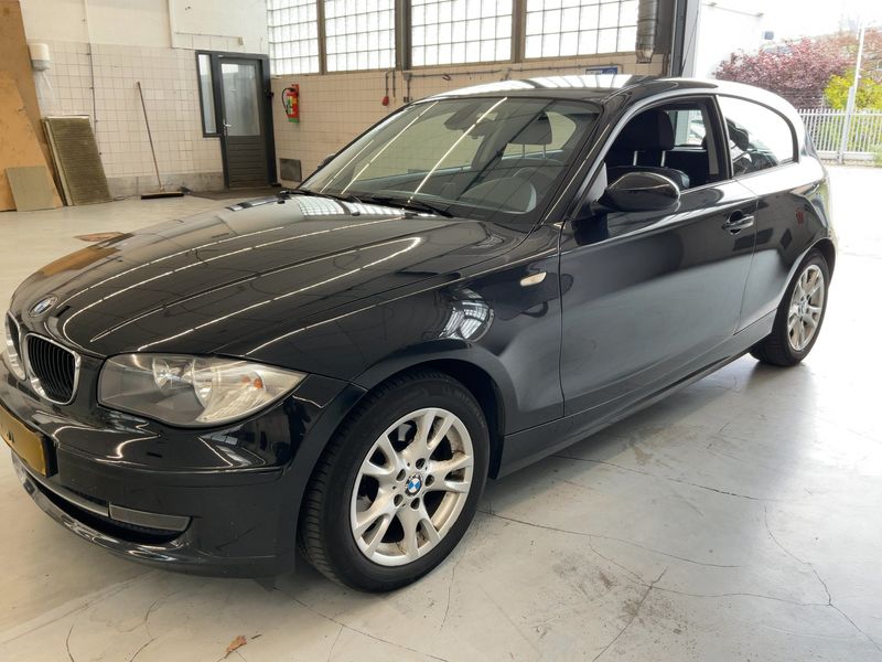BMW 1er 118i 2009 – снимка 2