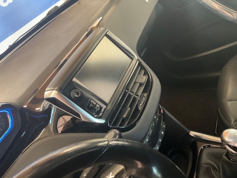 Peugeot 2008 1.6 e-HDi Allure 2014 – снимка 33