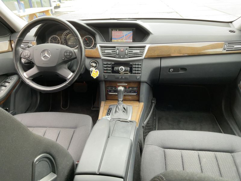Mercedes-Benz E-Klasse E 250 CGI BlueEfficiency Elegance 2009 – снимка 17