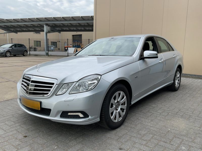 Mercedes-Benz E-Klasse E 250 CGI BlueEfficiency Elegance 2009 – снимка 1