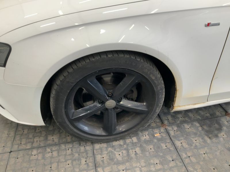 Audi A4 2.0 TDI S line Sportpaket plus 2011 – снимка 16