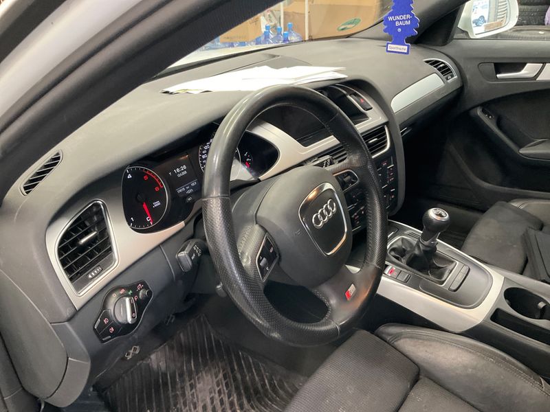 Audi A4 2.0 TDI S line Sportpaket plus 2011 – снимка 37