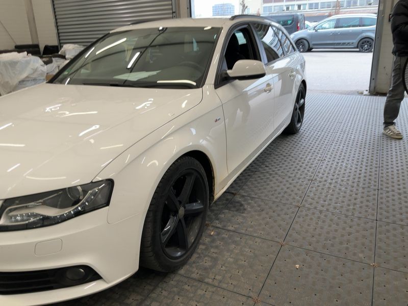 Audi A4 2.0 TDI S line Sportpaket plus 2011 – снимка 2