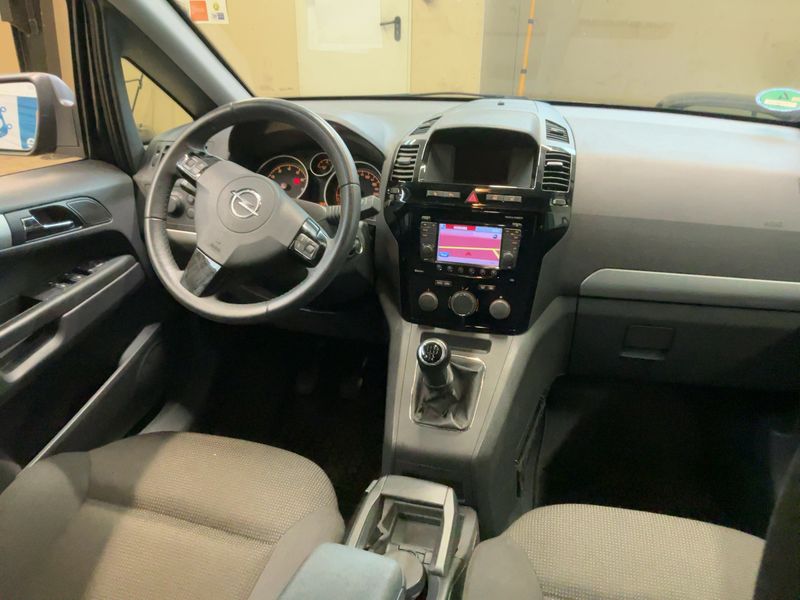 Opel Zafira 1.8 Family Plus 2014 – снимка 17