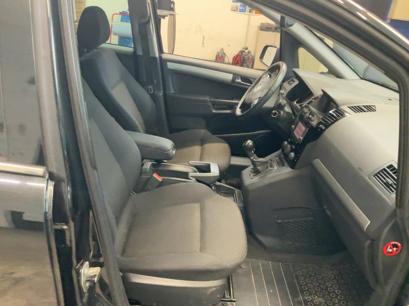 Opel Zafira 1.8 Family Plus 2014 – снимка 16