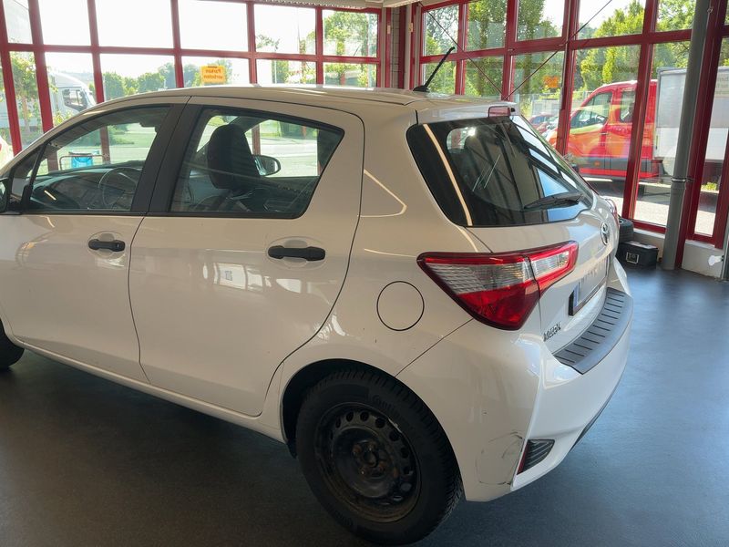 Toyota Yaris 1.0 VVT-i 2017 – снимка 6