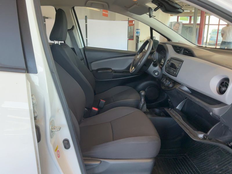 Toyota Yaris 1.0 VVT-i 2017 – снимка 17