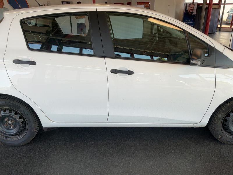 Toyota Yaris 1.0 VVT-i 2017 – снимка 10
