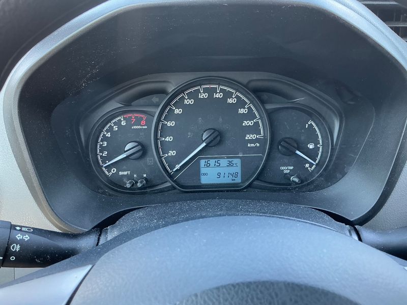 Toyota Yaris 1.0 VVT-i 2017 – снимка 19