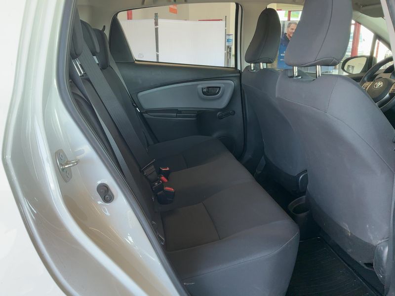 Toyota Yaris 1.0 VVT-i 2017 – снимка 20