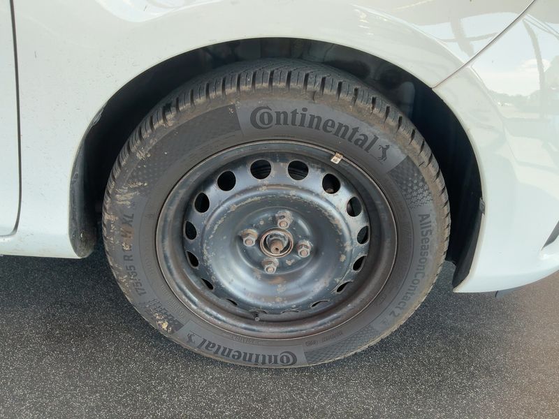 Toyota Yaris 1.0 VVT-i 2017 – снимка 11