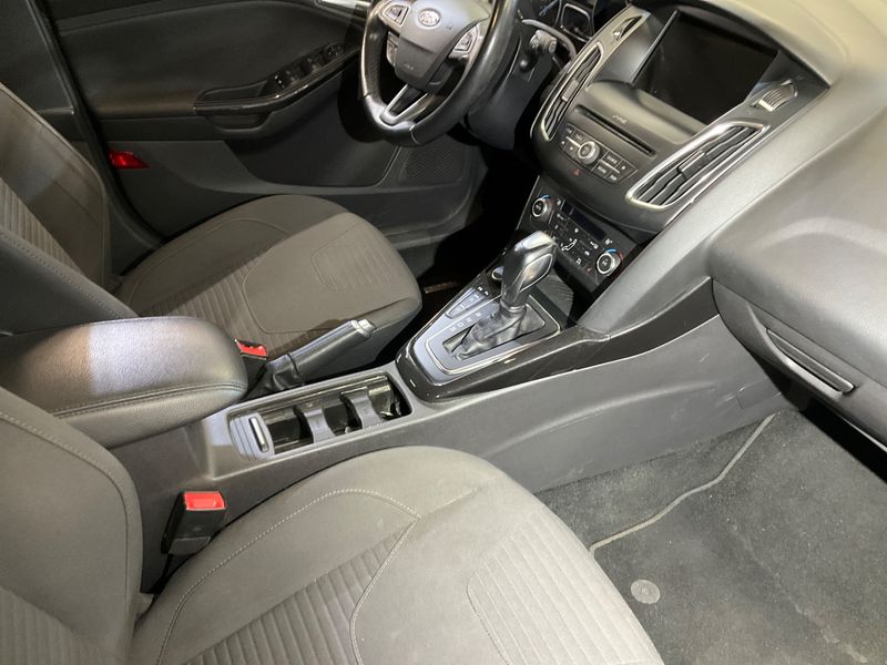 Ford Focus 1.5 EcoBoost Titanium 2018 – снимка 37