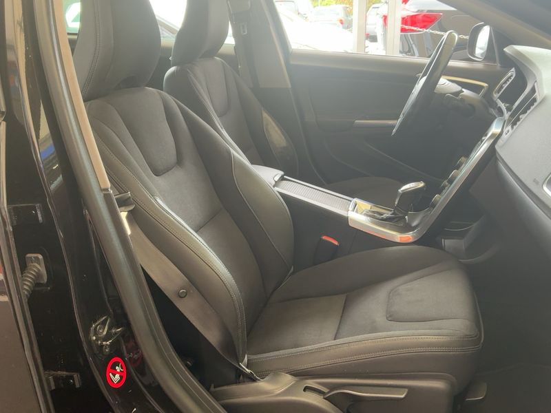 Volvo V60 1.6 D Kinetic 2012 – снимка 16