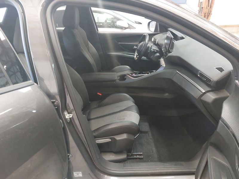 Peugeot 3008 1.5 Blue-HDi Allure Pack 2023 – снимка 10