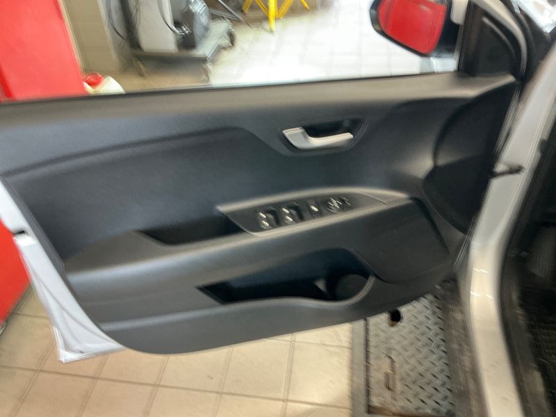 Kia Stonic 1.0 TGDI Silber 2021 – снимка 25