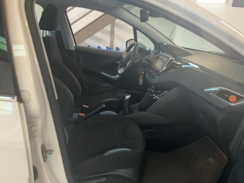 Peugeot 208 1.2 VTi Allure 2014 – снимка 16