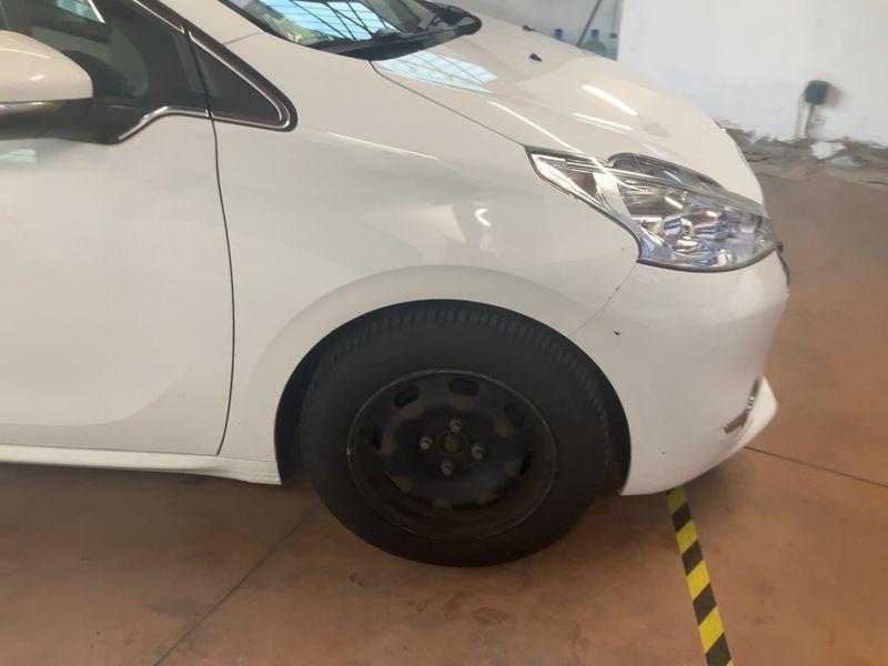 Peugeot 208 1.2 VTi Allure 2014 – снимка 11