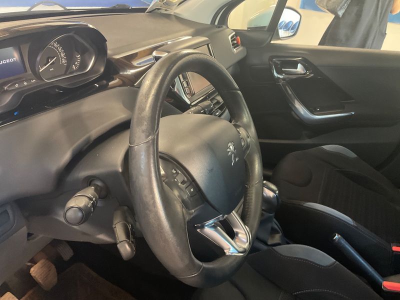 Peugeot 208 1.2 VTi Allure 2014 – снимка 27