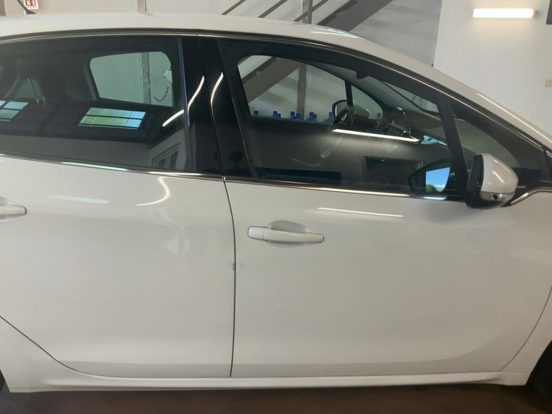 Peugeot 208 1.2 VTi Allure 2014 – снимка 10