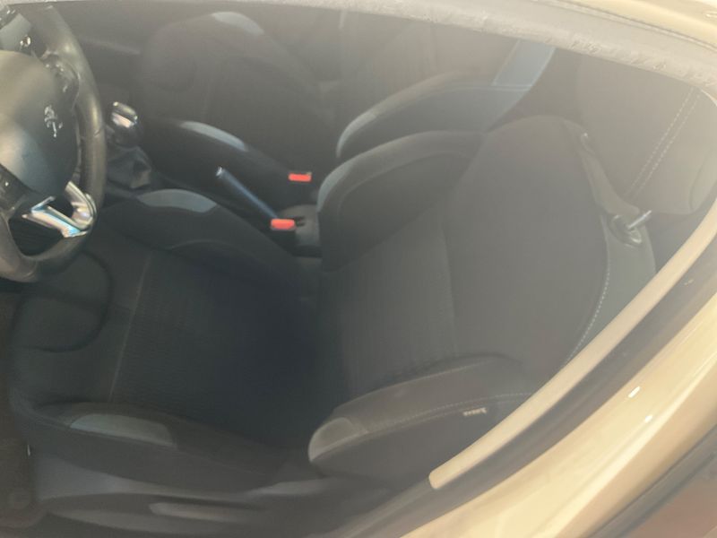 Peugeot 208 1.2 VTi Allure 2014 – снимка 28