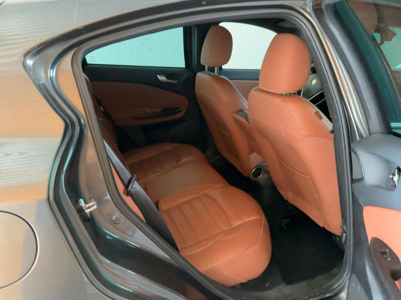 Alfa Romeo Giulietta 1.4 Turbo Turismo 2014 – снимка 19