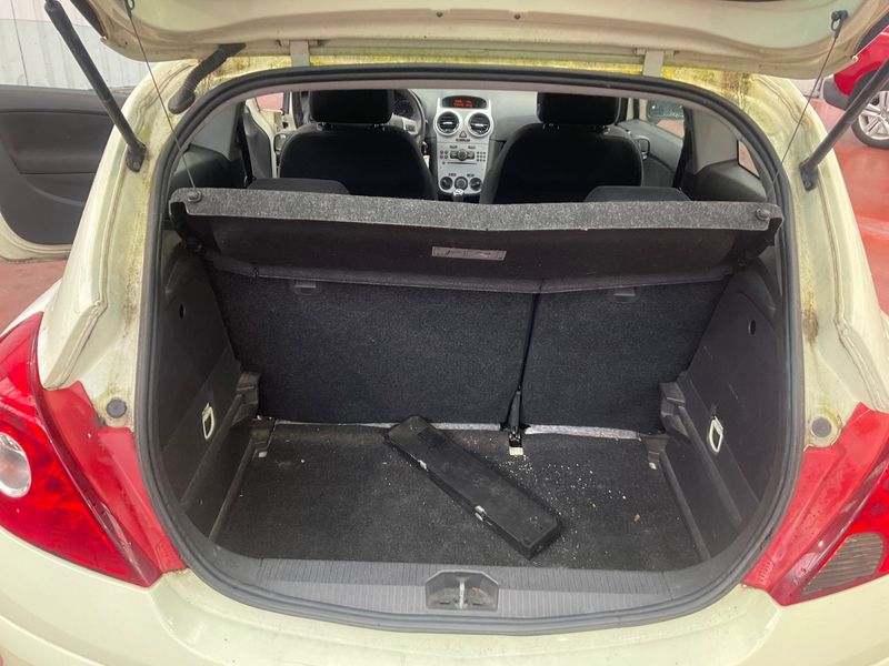 Opel Corsa 1.3 CDTI Edition 2011 – снимка на щета