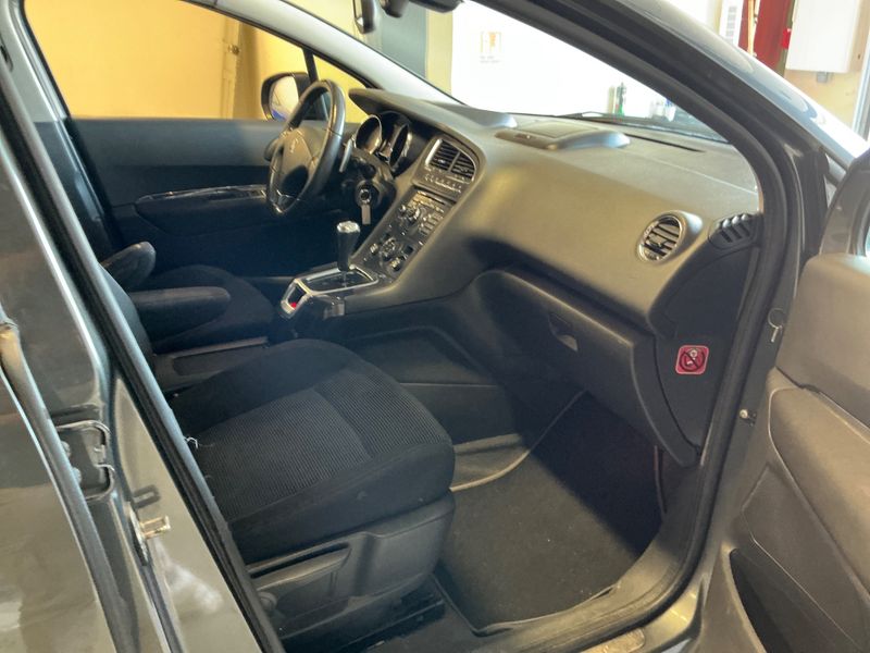 Peugeot 5008 1.6 HDi Premium Pack 2010 – снимка 3