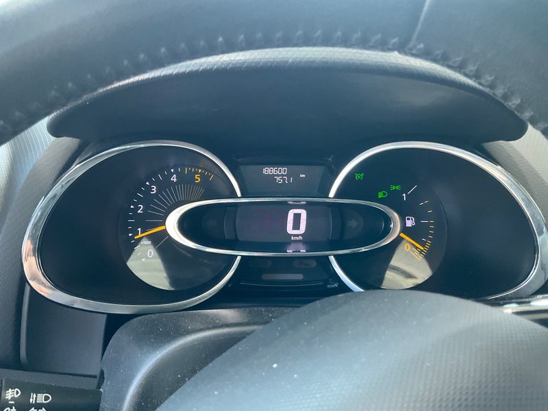 Renault Clio 1.5 dCi Energy Luxe 2014 – снимка 19