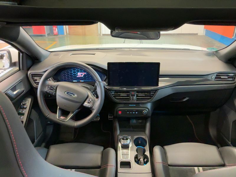 Ford Focus 2.3 EcoBoost ST X 2023 – снимка 17