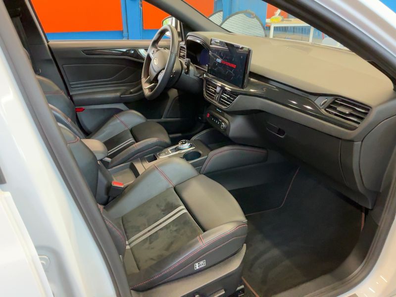 Ford Focus 2.3 EcoBoost ST X 2023 – снимка 16
